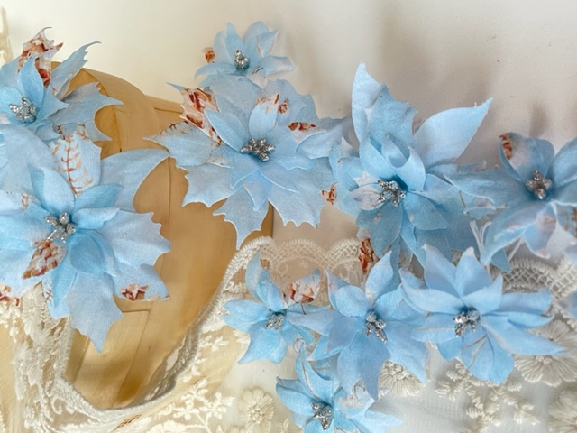 Набор цветов "Пуансетия/Poinsettia" голубые. Из авторской ткани.